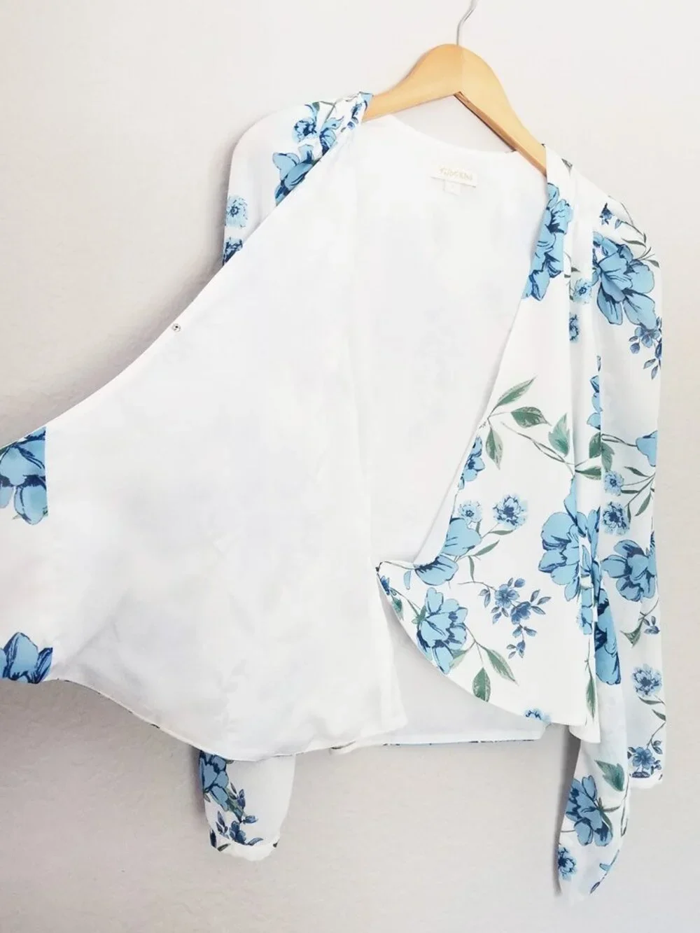 Yumi Kim Kiss And Make Up Wrap Tie Blouse Top S Precious Moments Floral $138